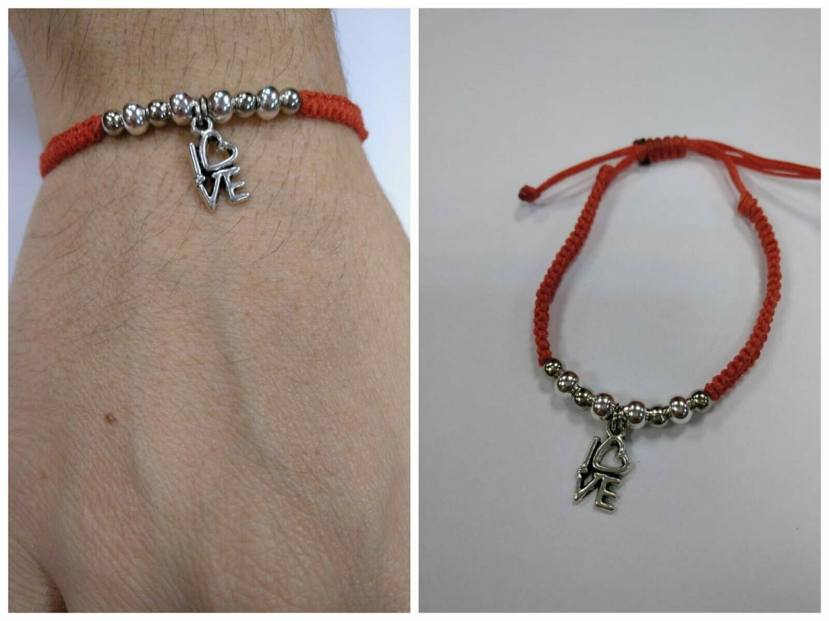 Pulsera roja con cuentas y LOVE&nbsp;plateado